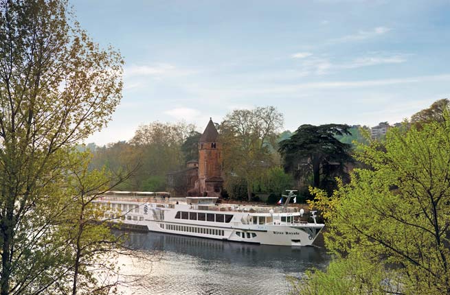 RIVER CRUISE LOVERS
